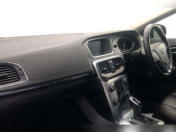Used Volvo V40 2018 for sale - 79154062: Photo