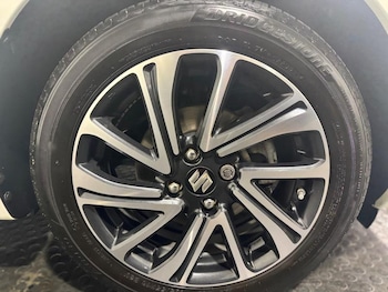 Used Suzuki Swift 2023 for sale - 76101802: Photo 4