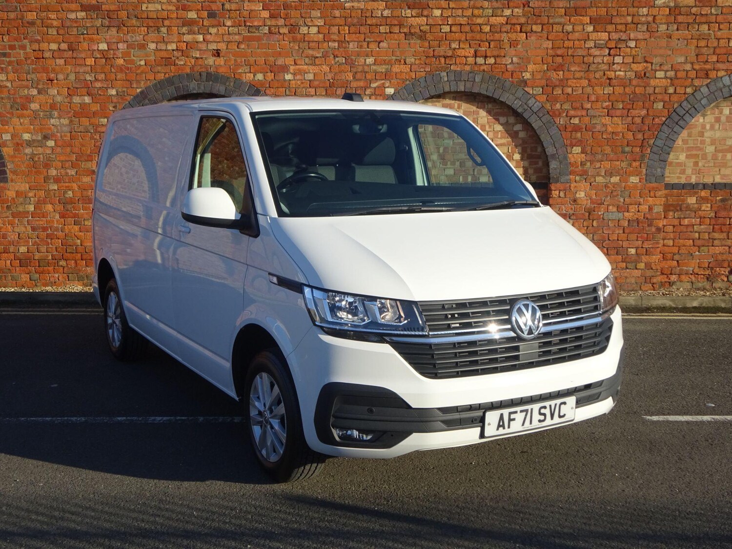 Used Volkswagen Transporter 2021 for sale - 76592735: Photo 1