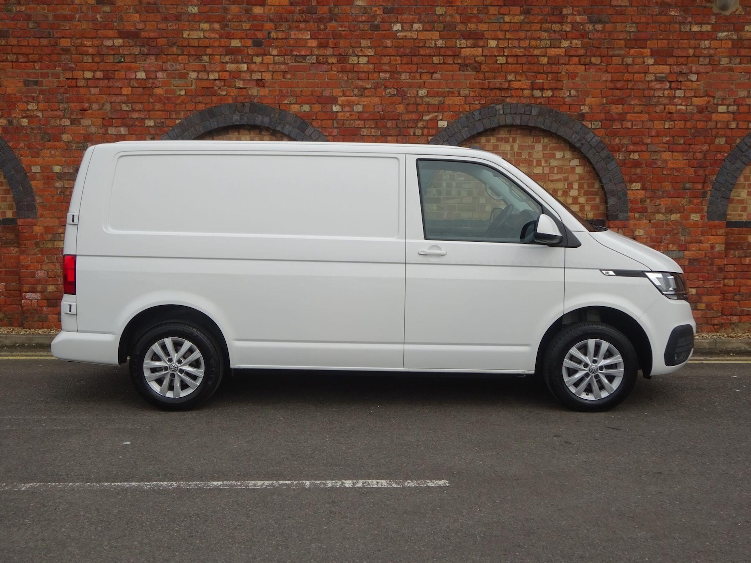 Used Volkswagen Transporter 2021 for sale - 76260386: Photo 2