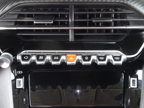 Used Peugeot 2008 2021 for sale - 75741045: Photo 24