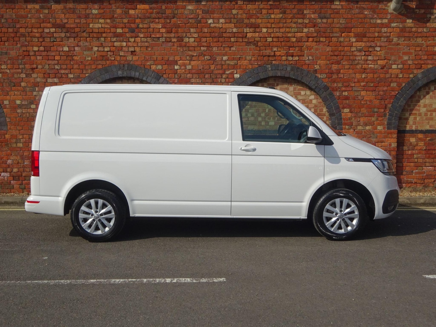 Used Volkswagen Transporter 2021 for sale - 76174873: Photo 2