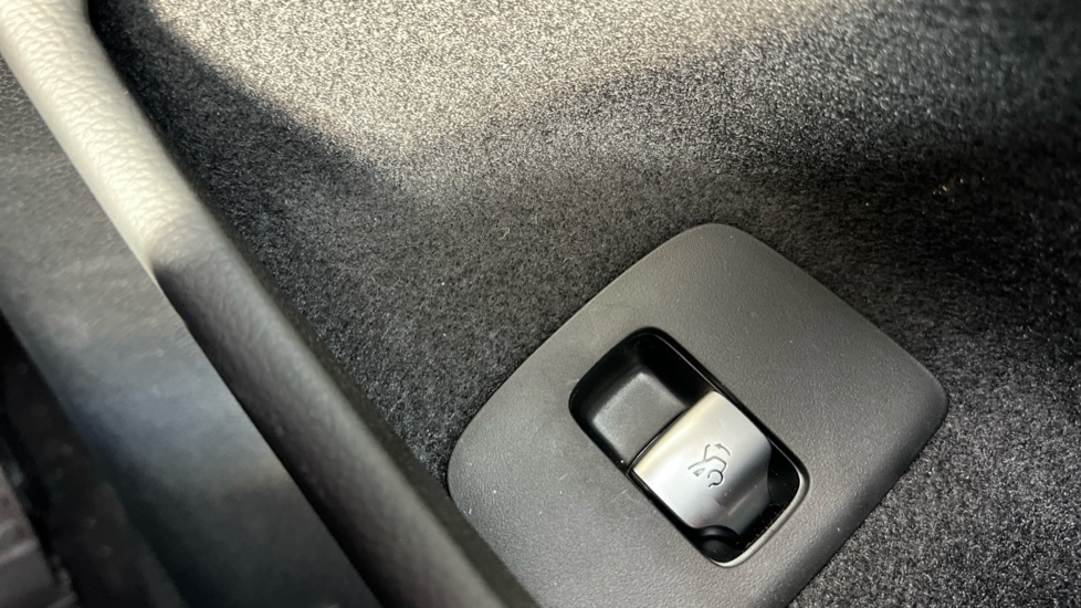Used Mercedes-Benz E Class 2025 for sale - 76328089: Photo 55