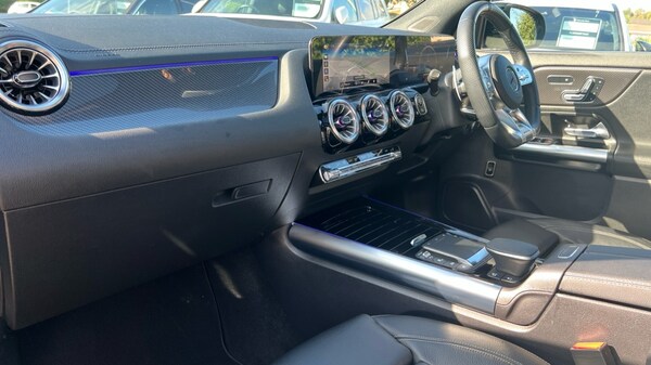 Used Mercedes-Benz GLA 2023 for sale - 76112359: Photo 11