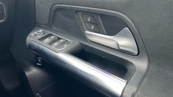 Used Mercedes-Benz EQA 2022 for sale - 76086653: Photo 52