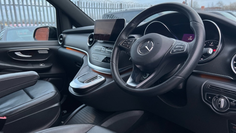 Used Mercedes-Benz V-Class 2024 for sale - 77070944: Photo 3