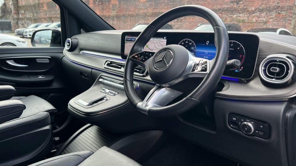 Used Mercedes-Benz V-Class 2024 for sale - 76870429: Photo 3
