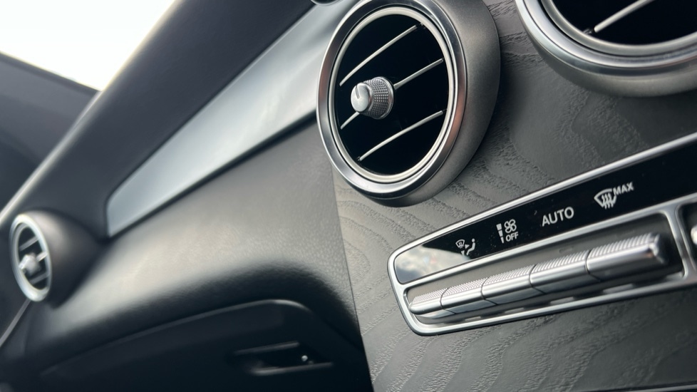 Used Mercedes-Benz GLC 2019 for sale - 76112251: Photo 55