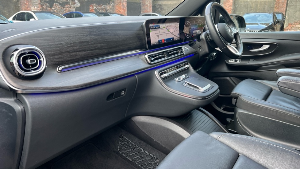 Used Mercedes-Benz V-Class 2024 for sale - 77025338: Photo 11