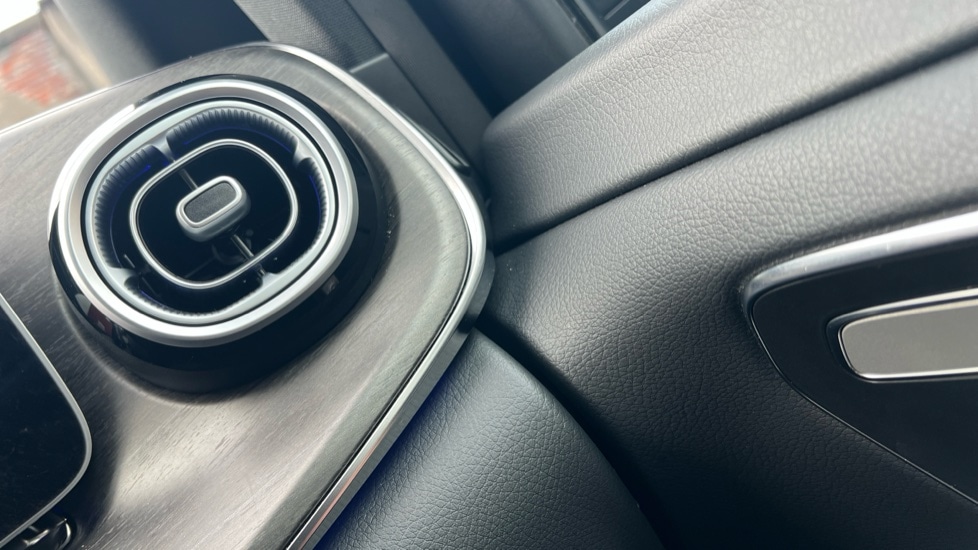 Used Mercedes-Benz V-Class 2024 for sale - 77025338: Photo 52