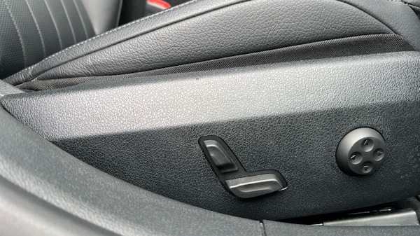 Used Mercedes-Benz E-Class 2024 for sale - 75471924: Photo 39