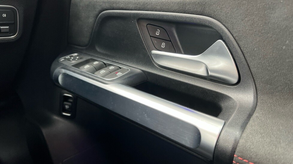 Used Mercedes-Benz GLB 2025 for sale - 76272976: Photo 50