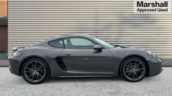 Used Porsche Cayman 2017 for sale - 76203780: Photo 2