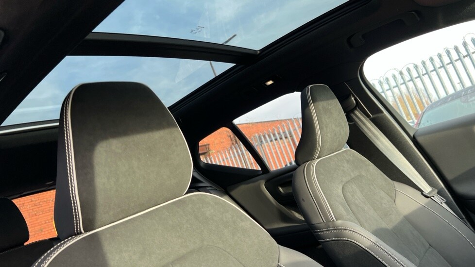 Used Volvo XC40 2023 for sale - 76960054: Photo 31