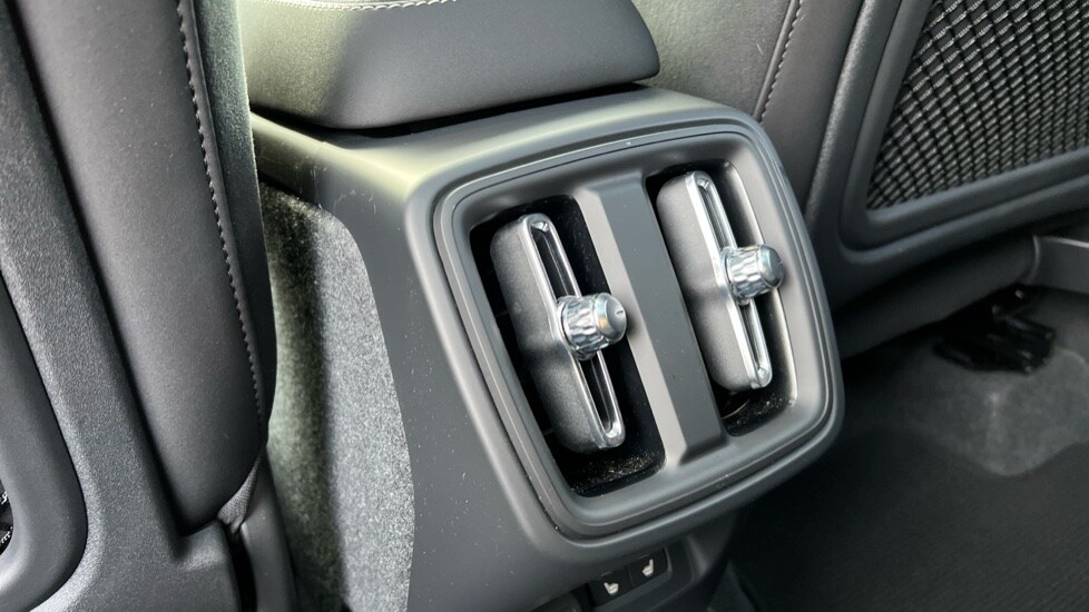 Used Volvo XC40 2023 for sale - 76960054: Photo 33