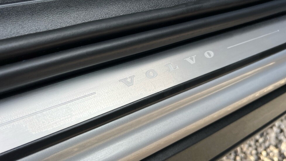 Used Volvo XC40 2023 for sale - 76960054: Photo 37