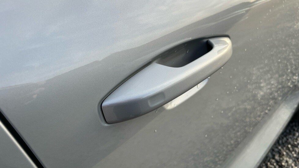 Used Volvo XC40 2023 for sale - 76960054: Photo 40