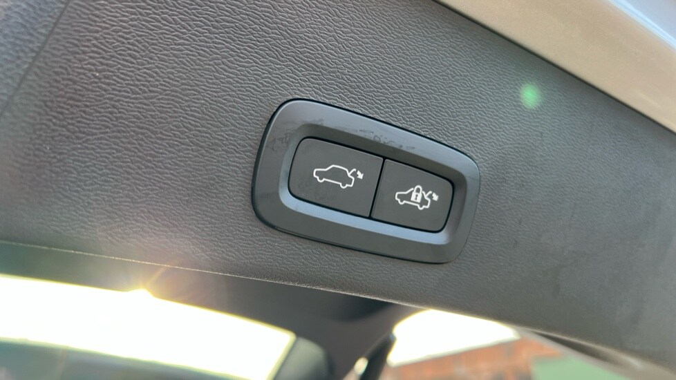 Used Volvo XC40 2023 for sale - 76960054: Photo 44