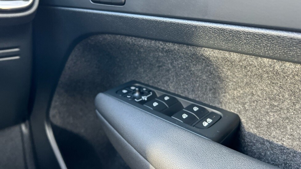 Used Volvo XC40 2023 for sale - 76960054: Photo 47