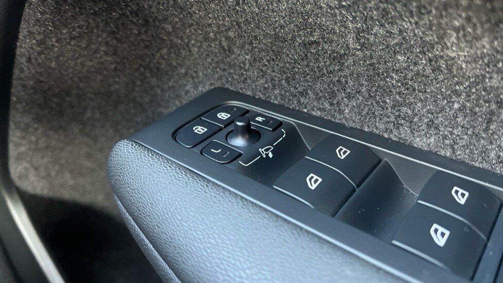 Used Volvo XC40 2023 for sale - 76960054: Photo 48