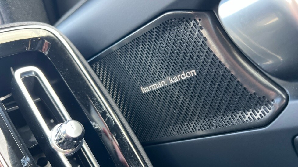 Used Volvo XC40 2023 for sale - 76960054: Photo 50