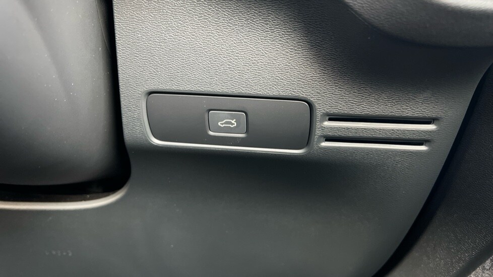 Used Volvo XC40 2023 for sale - 76960054: Photo 51