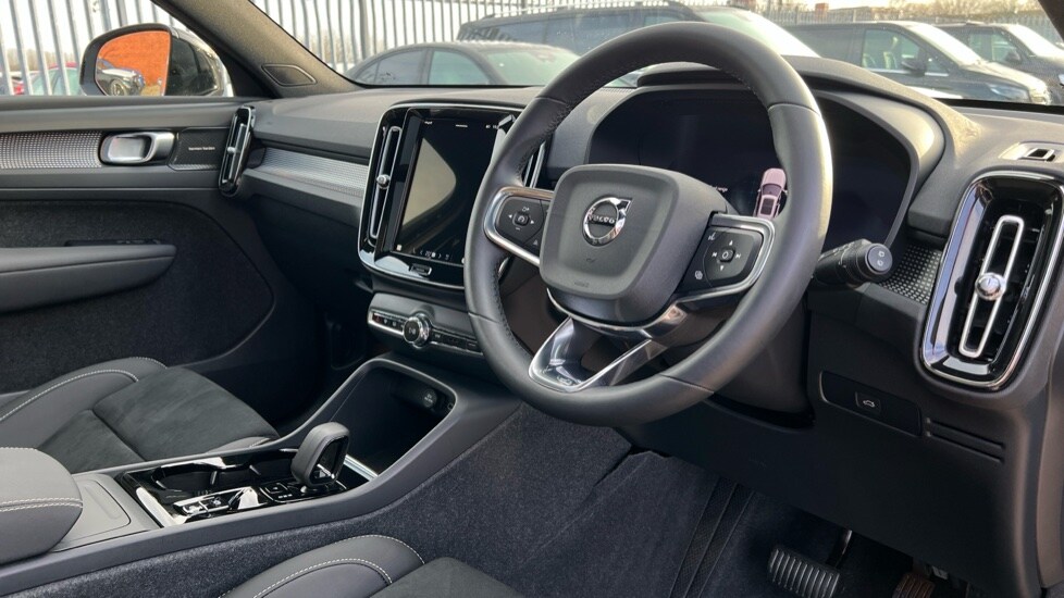 Used Volvo XC40 2023 for sale - 76960054: Photo 9