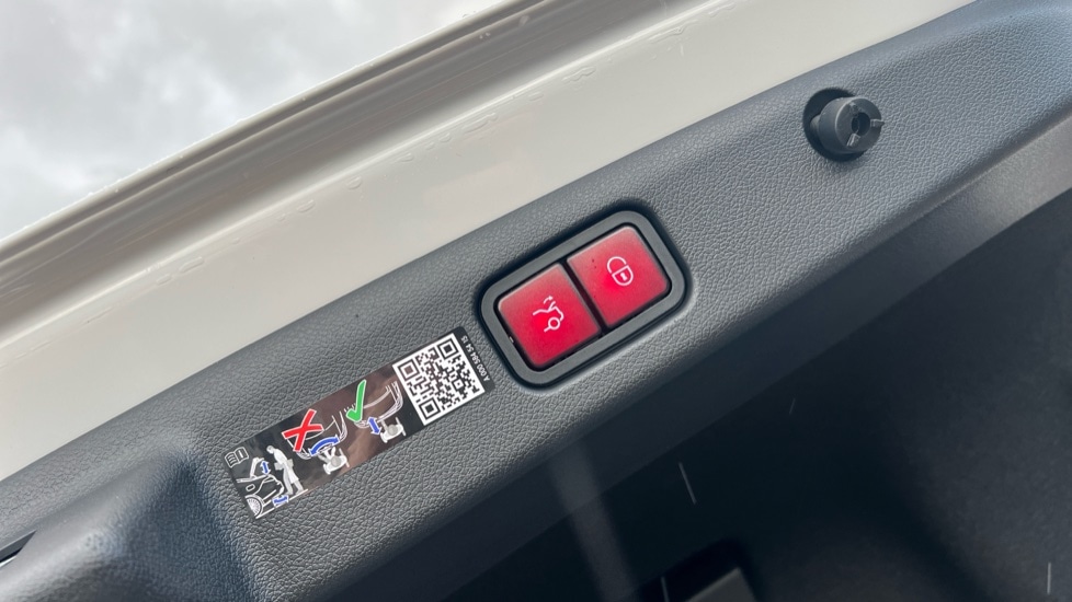 Used Mercedes-Benz E Class 2025 for sale - 75934645: Photo 65