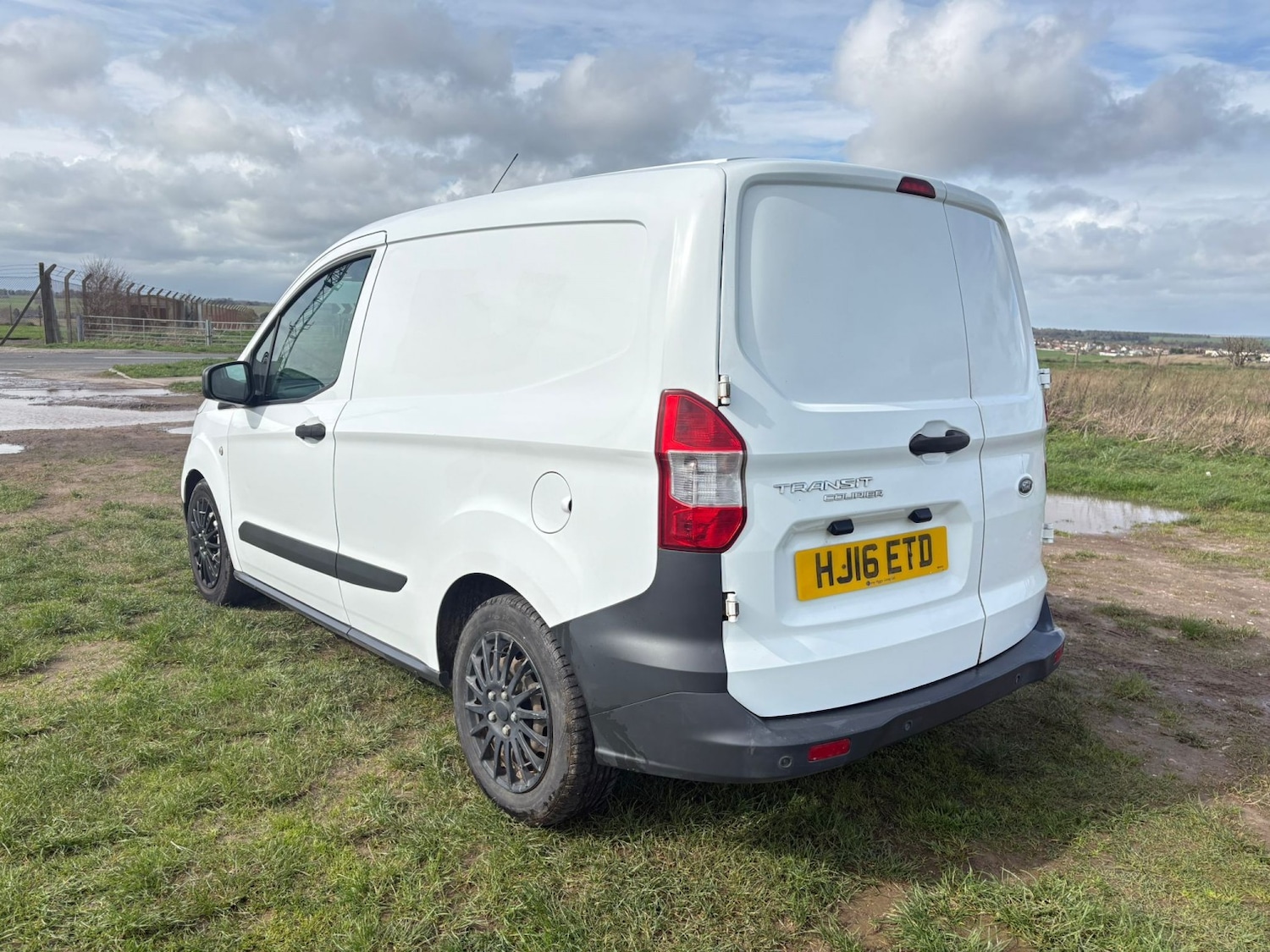 Used Ford Transit Courier 2016 for sale - 78004435: Photo 3