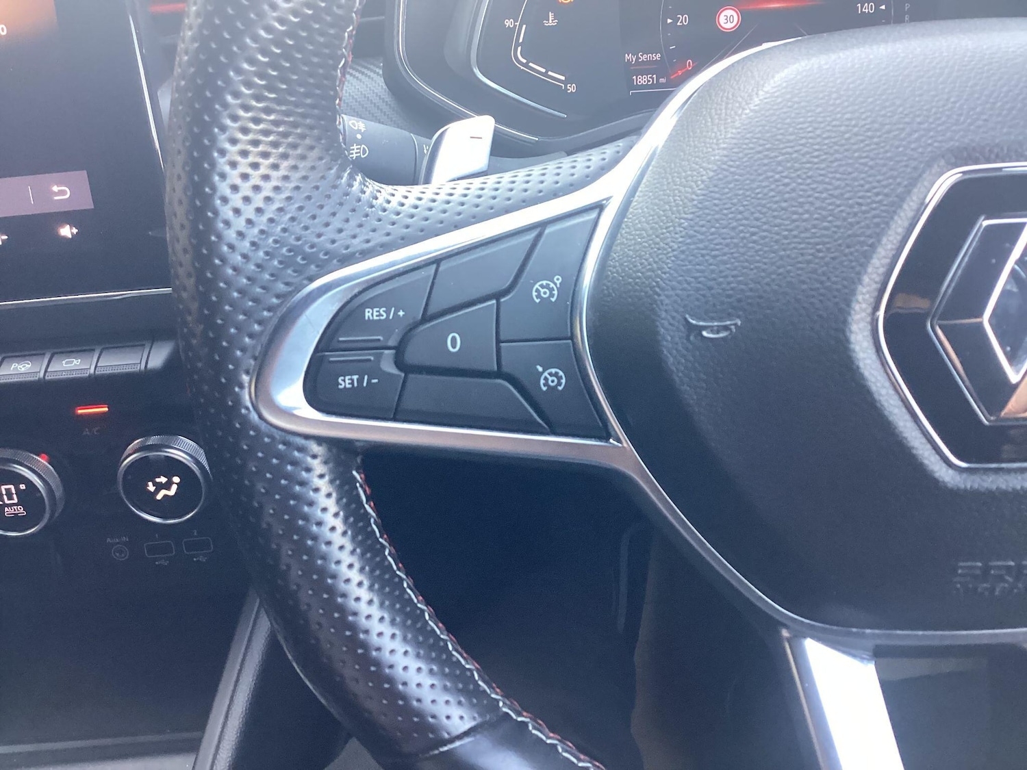 Used Renault Clio 2019 for sale - 78185435: Photo 17