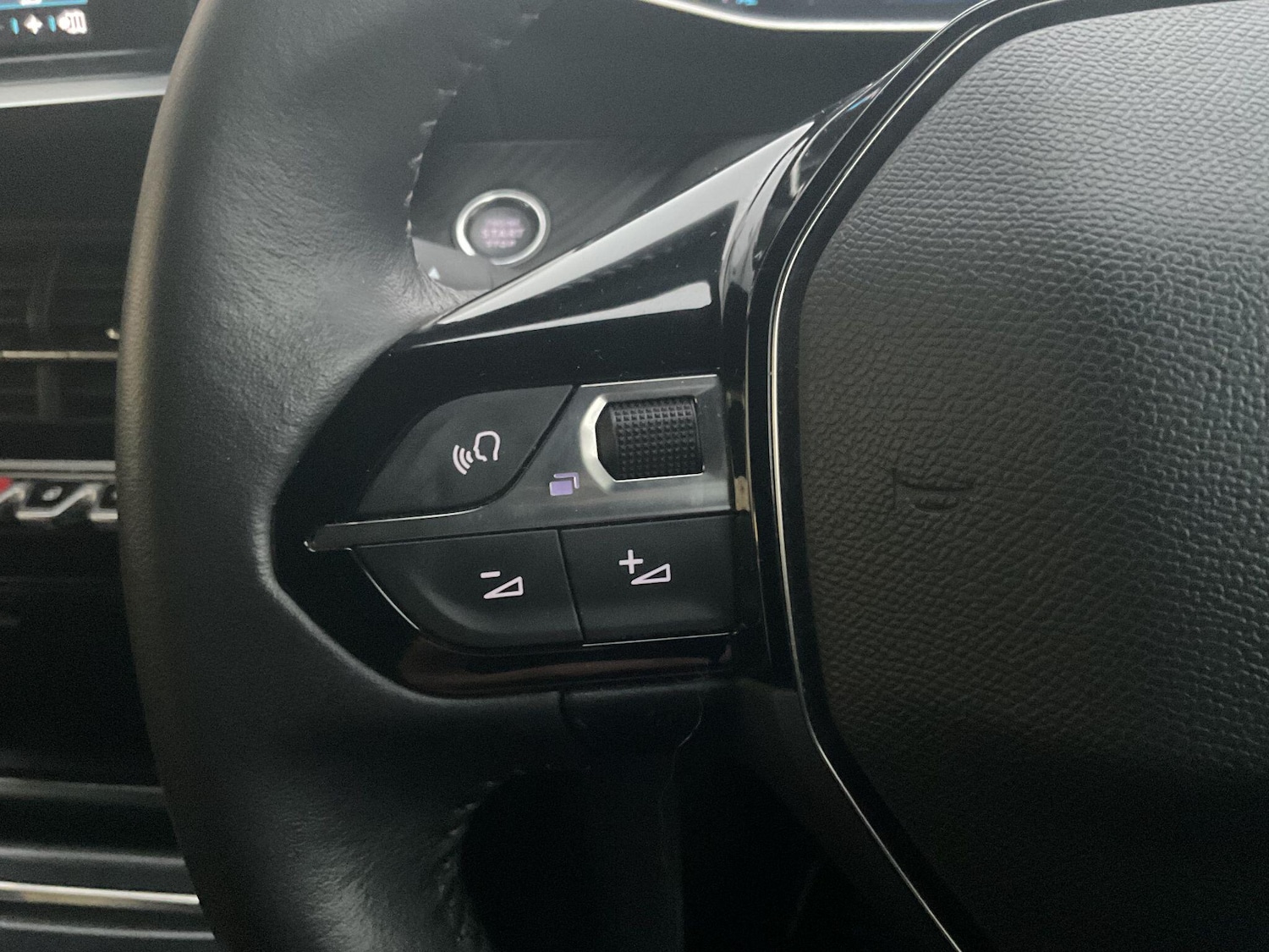 Used Peugeot E-2008 2023 for sale - 77345608: Photo 16