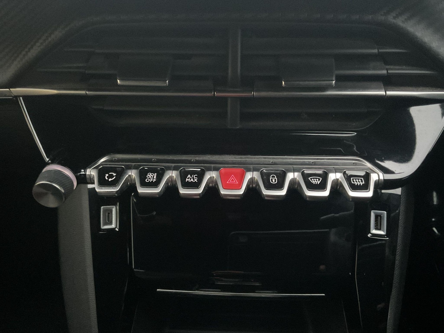 Used Peugeot E-2008 2023 for sale - 77345608: Photo 21