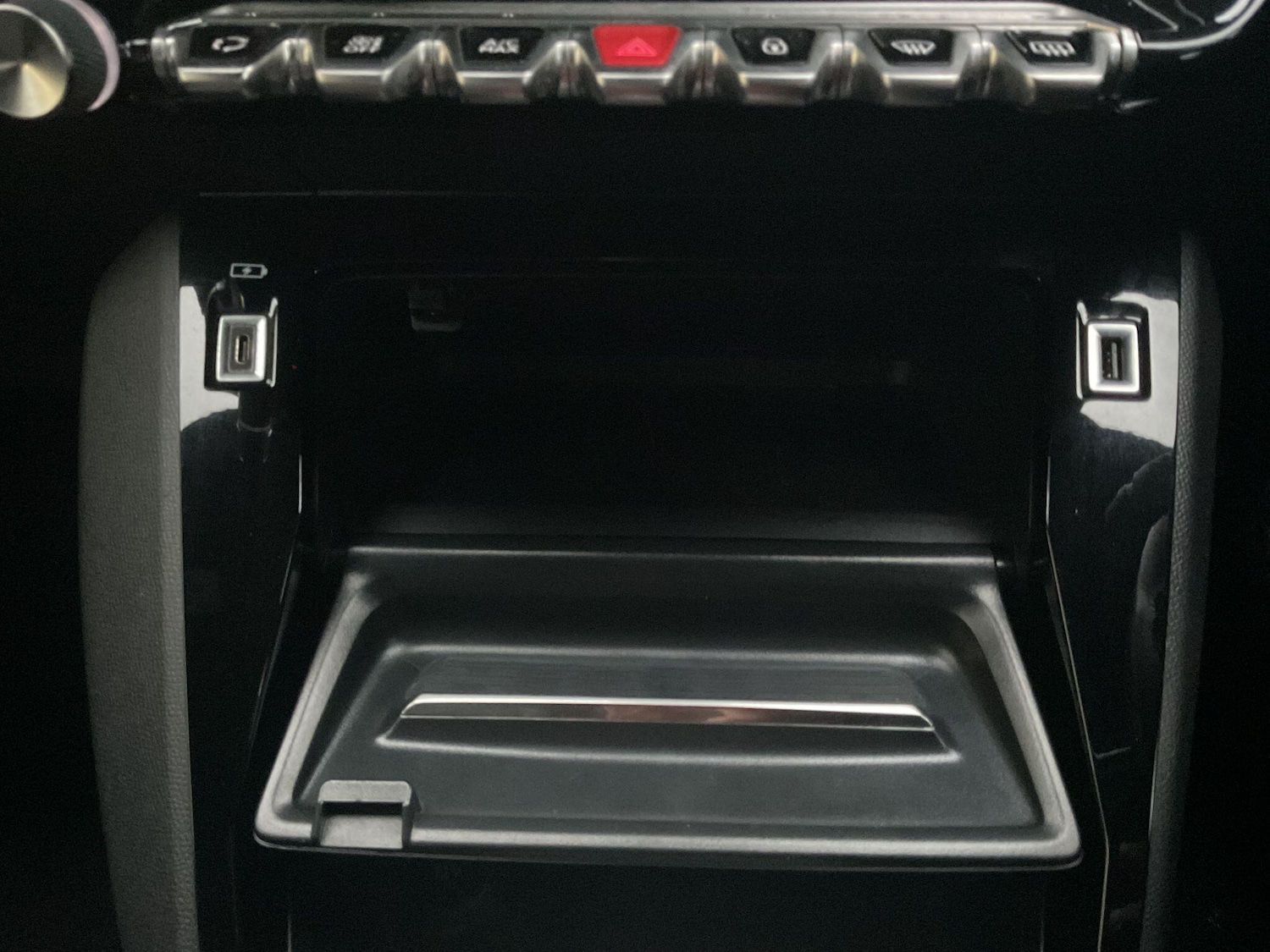 Used Peugeot E-2008 2023 for sale - 77345608: Photo 24