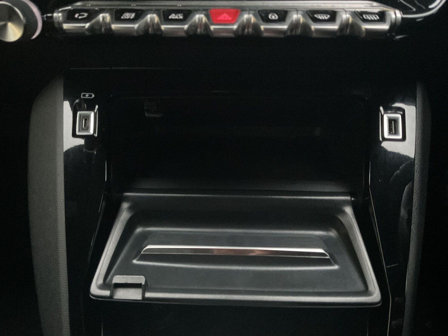 Used Peugeot E-2008 2023 for sale - 77345608: Photo 26