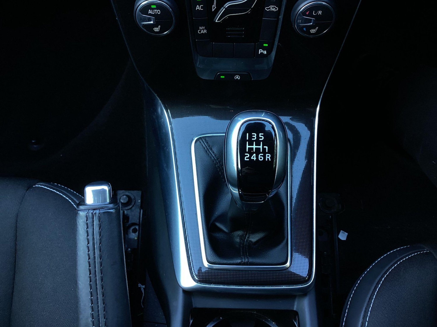 Used Volvo V40 2017 for sale - 76059909: Photo 10