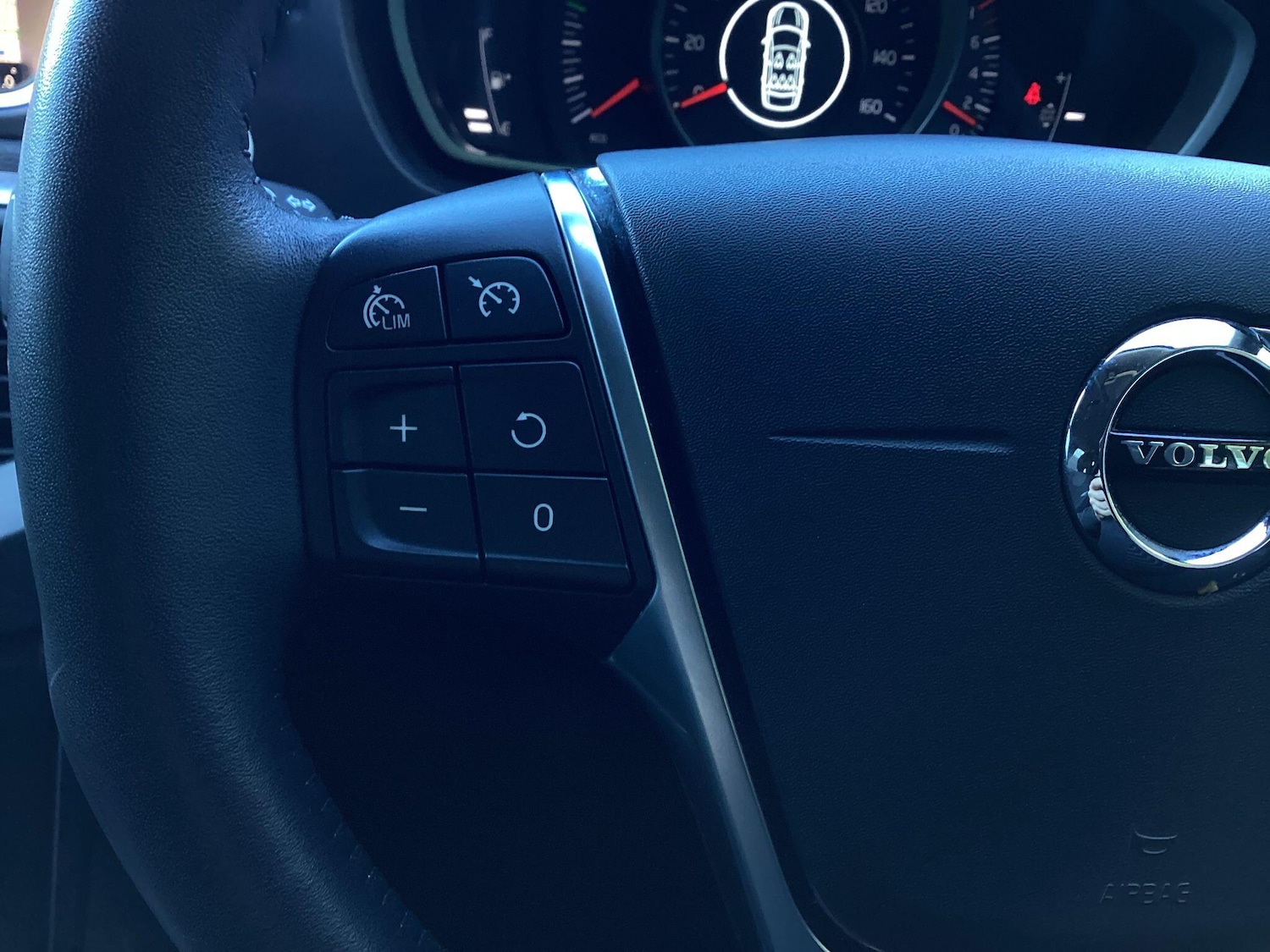 Used Volvo V40 2017 for sale - 76059909: Photo 14