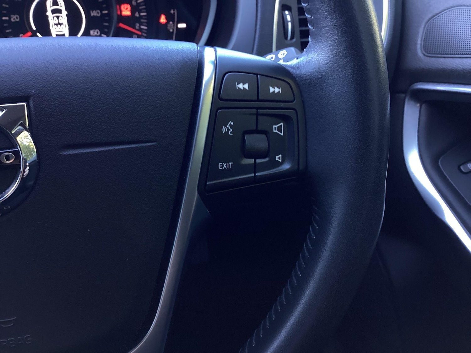 Used Volvo V40 2017 for sale - 76059909: Photo 15