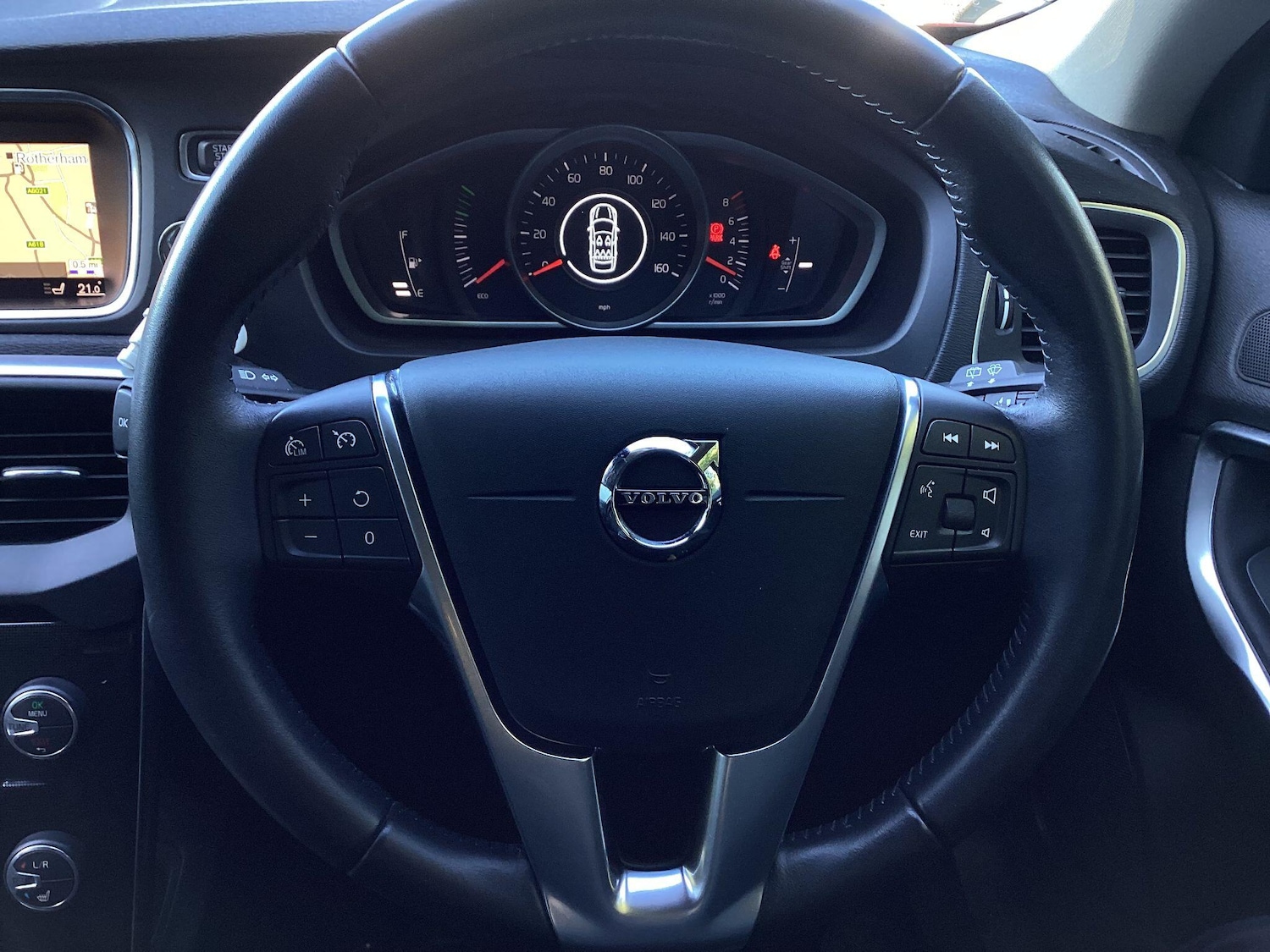 Used Volvo V40 2017 for sale - 76059909: Photo 26