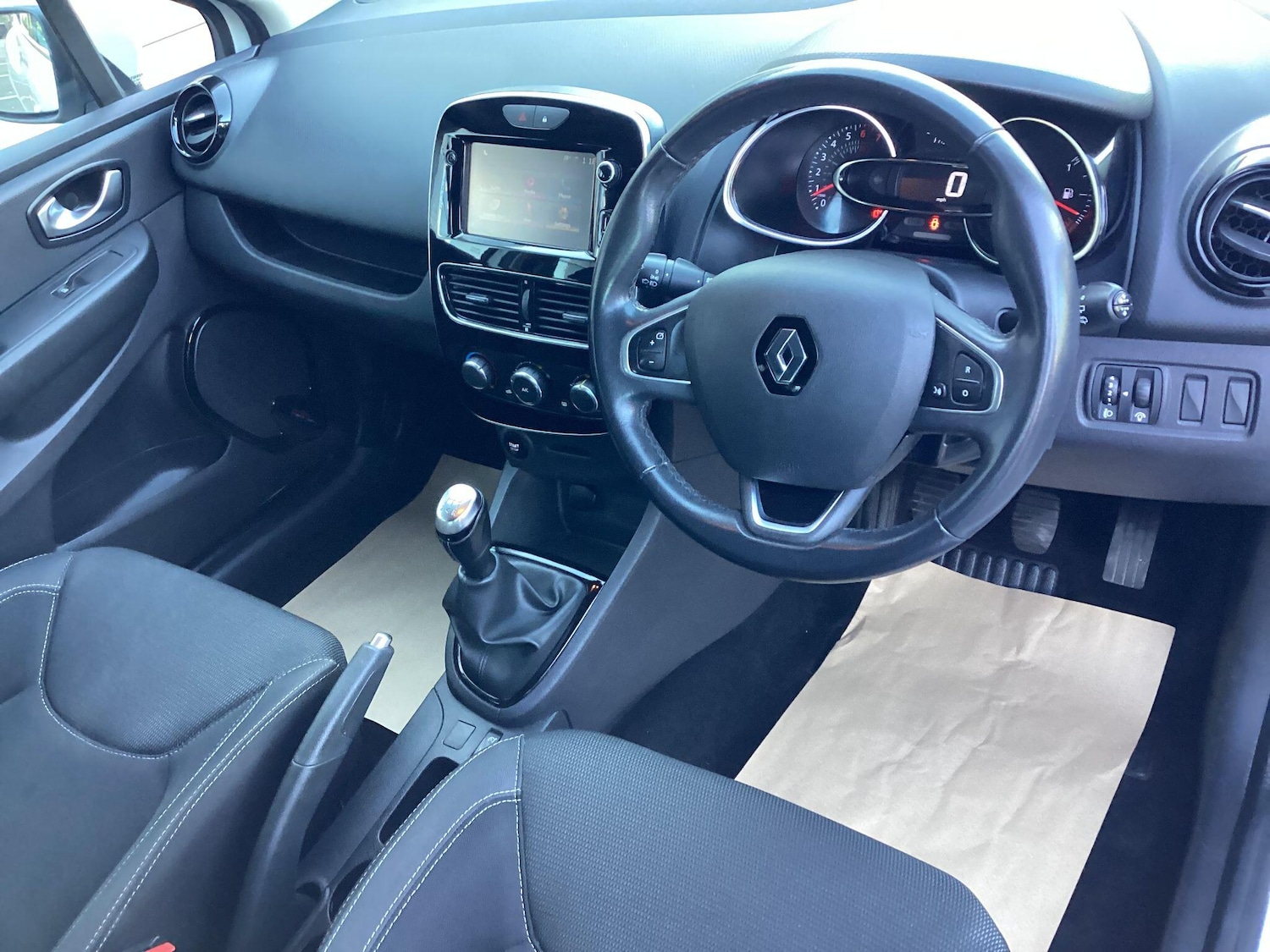 Used Renault Clio 2017 for sale - 76786667: Photo 11