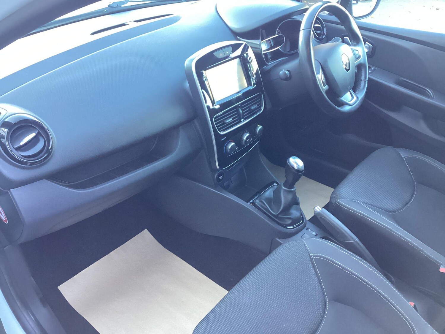 Used Renault Clio 2017 for sale - 76786667: Photo 13