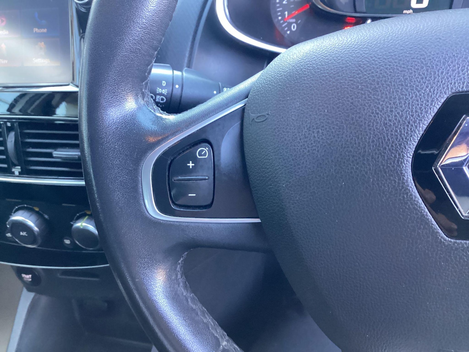 Used Renault Clio 2017 for sale - 76786667: Photo 24