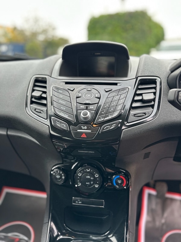 Used Ford Fiesta 2017 for sale - 76267365: Photo 24