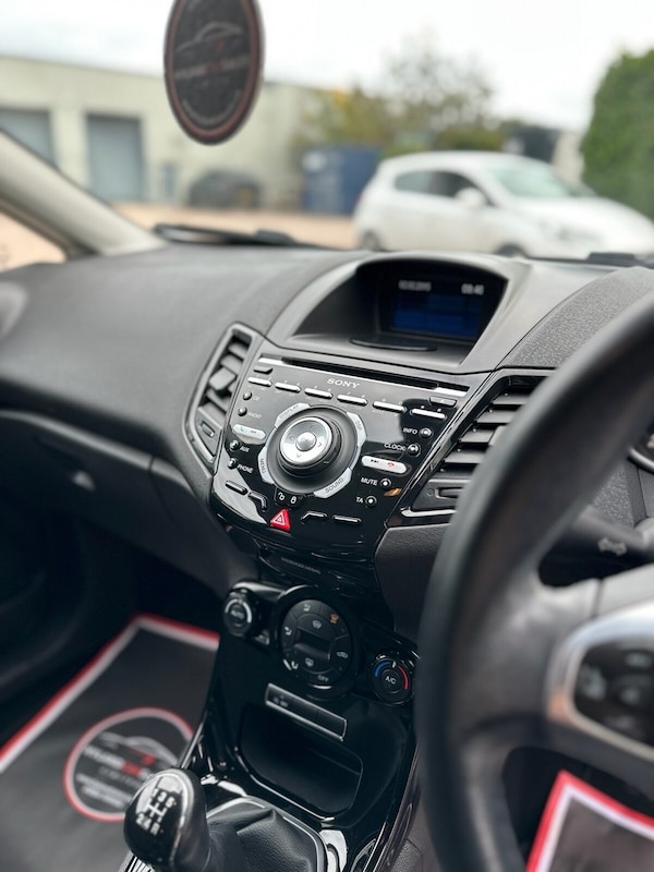Used Ford Fiesta 2014 for sale - 76132903: Photo 24