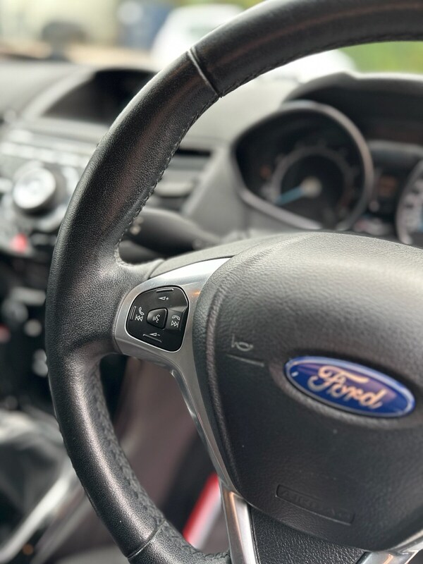 Used Ford Fiesta 2014 for sale - 76132903: Photo 28