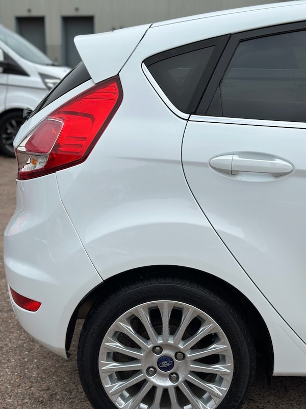 Used Ford Fiesta 2014 for sale - 76132903: Photo 4