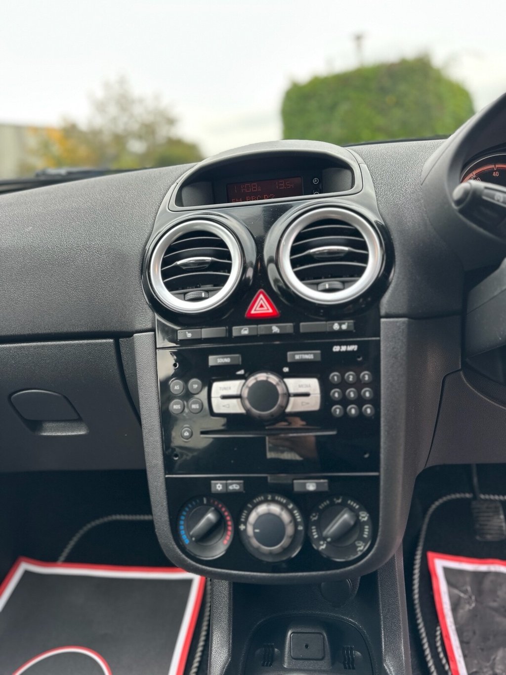 Used Vauxhall Corsa 2013 for sale - 76029334: Photo 24