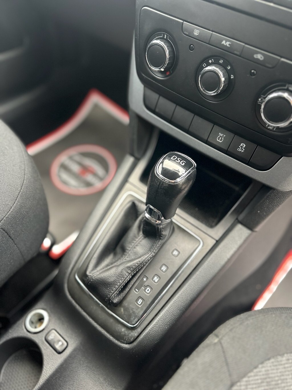 Used Skoda Yeti 2014 for sale - 76698519: Photo 25