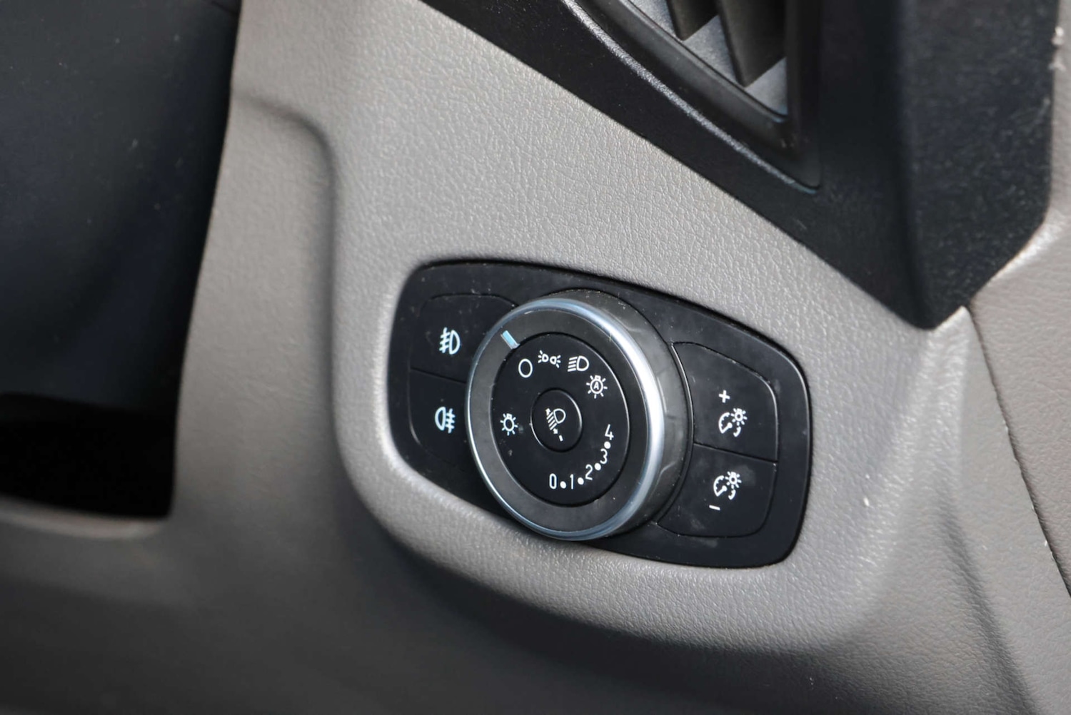 Used Ford Transit Connect 2023 for sale - 77198052: Photo 17