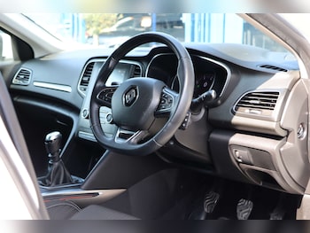 Used Renault Megane 2020 for sale - 78400750: Photo