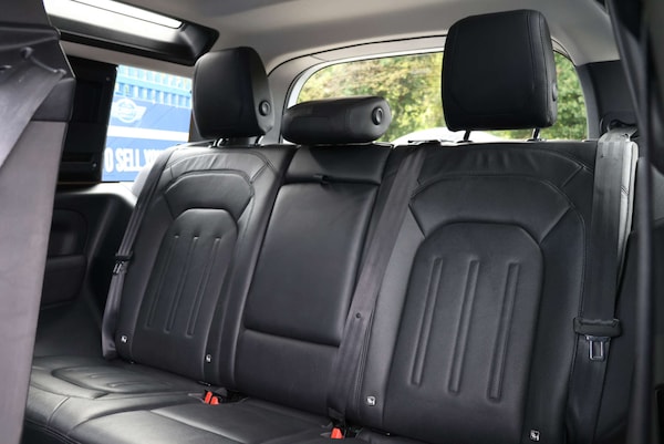 Used Land Rover Defender 2021 for sale - 76304399: Photo 10